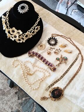 All Vintage Quality Wear Repair Harvest Jewelry Lot Rhinestones Art Deco Cameo